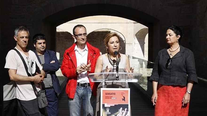 La alcaldesa presenta «Sensatio» en el Castillo acompañada de los impulsores y colaboradores del proyecto.