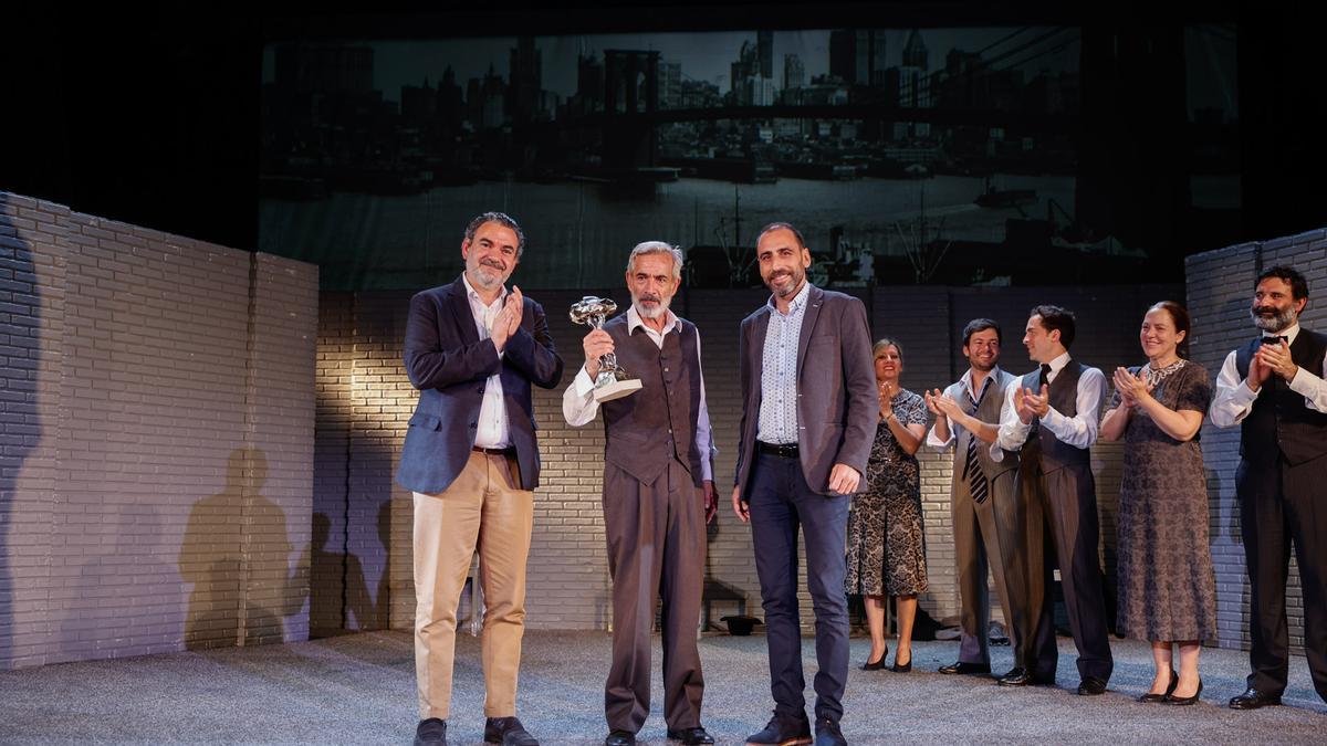 Imanol Arias recoge el Pi d’Honor de la 21 Mostra de Teatre de l’Alfàs