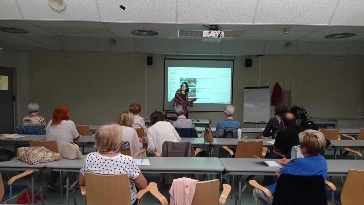 Clase del Curso de Humanidades “Encantad@ de conocerme. El arte de vivir y convivir”