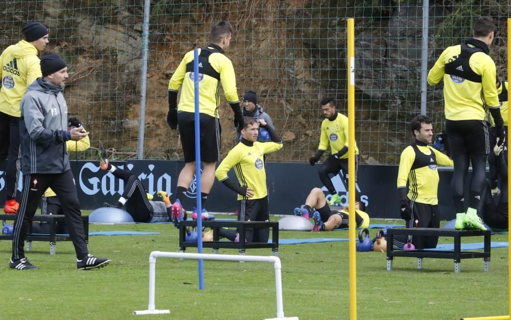 Eduardo Berizzo dirige el último entrenamiento matutino antes de que el cuadro celeste viaje a Madrid para medirse al Atlético.