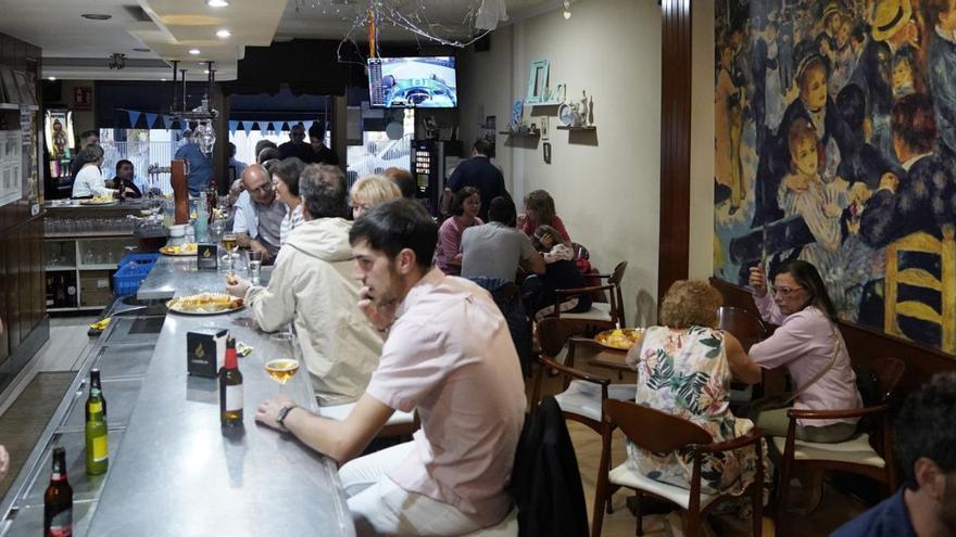 Festejos por el 40 aniversario de la cafetería La Rosaleda de Lalín