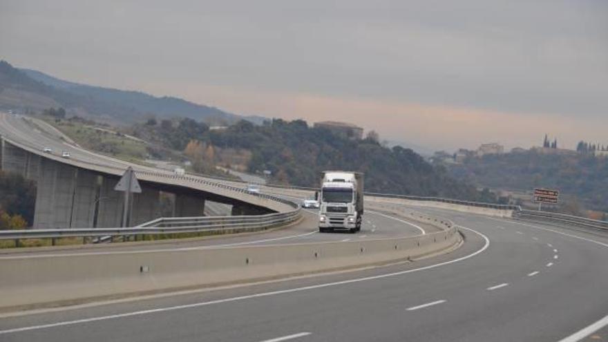 Trànsit de vehicles al viaducte de Cal Prat de l&#039;autovia del Llobregat actualment