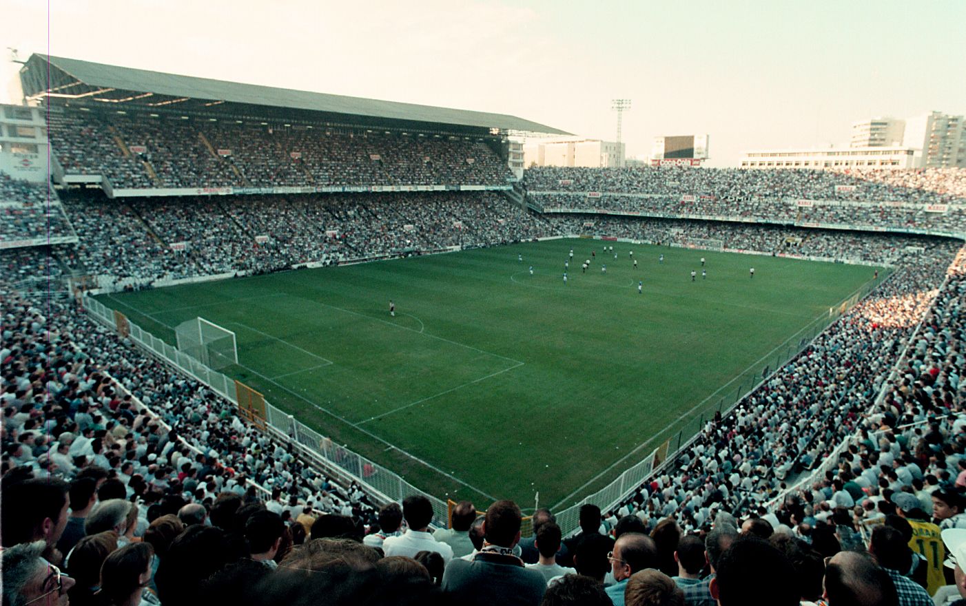 Históricos momentos mágicos de la grada de  Mestalla que pronto volverán