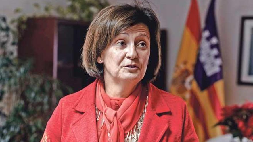 María José Guerrero, tras la entrevista, comentando la actualidad meteorológica.