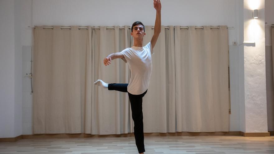 Sergi Suau, de la English National Ballet School: «Cuando bailo despliego mis alas»