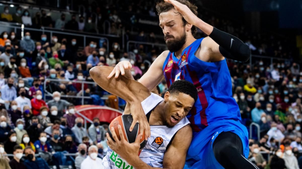 Sanli, en un partido con el Barça.