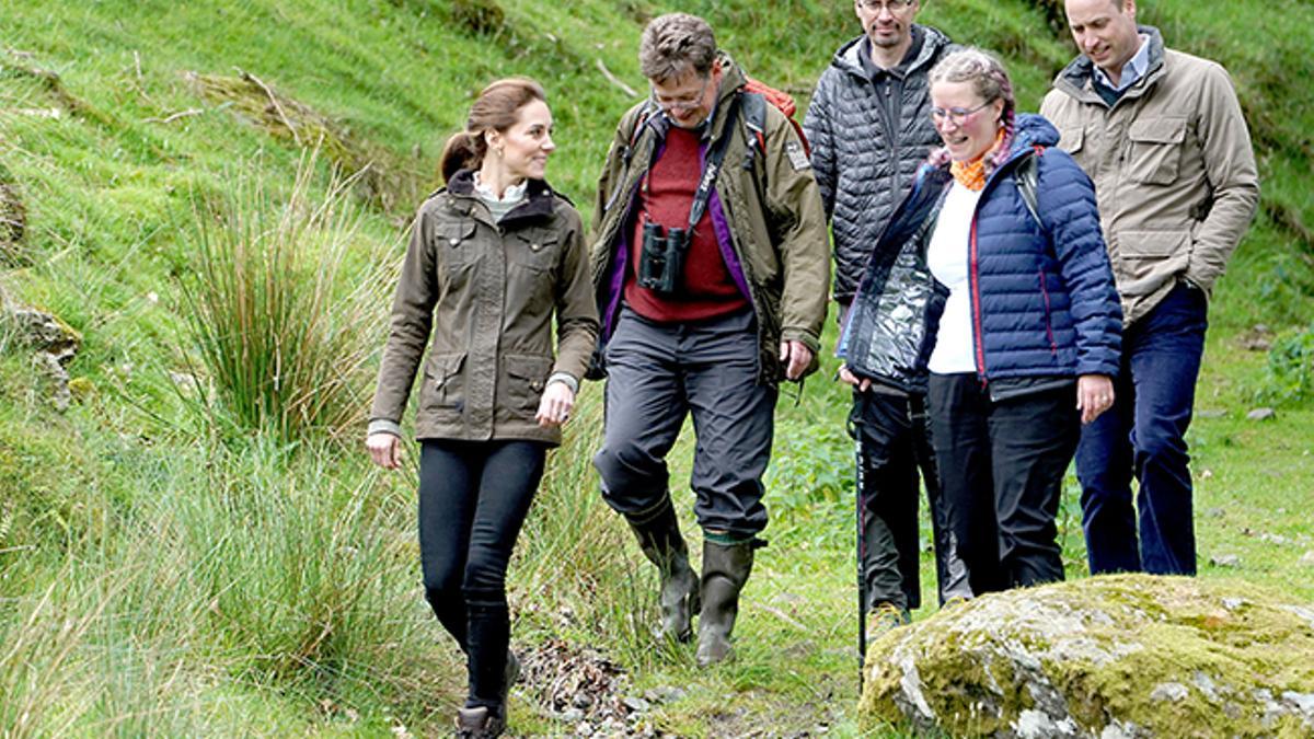 Kate Middleton paseando por el bosque en Inglaterra