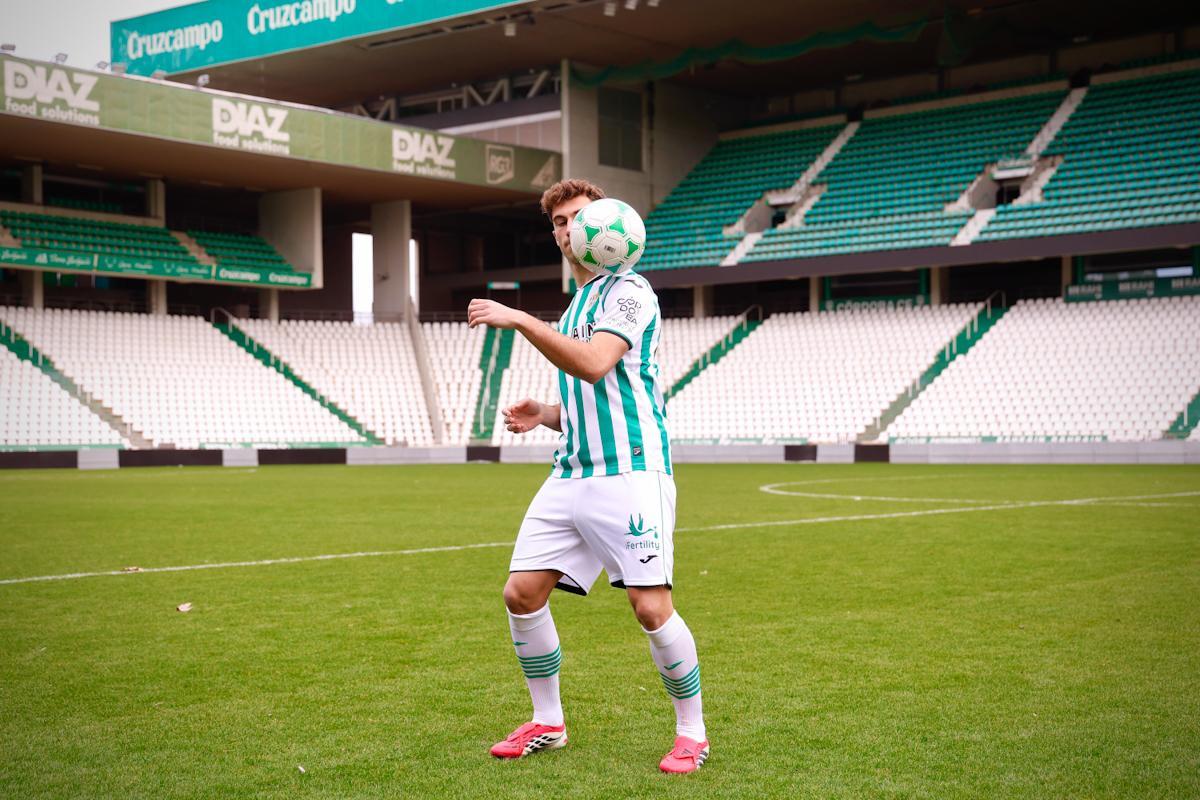Mikel Goti, presentado como nuevo jugador del Córdoba CF