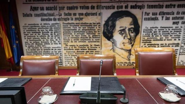La cadira preparada per al ministre Marlaska en la Comissió d’Interior del Senat, buida aquest dijous.