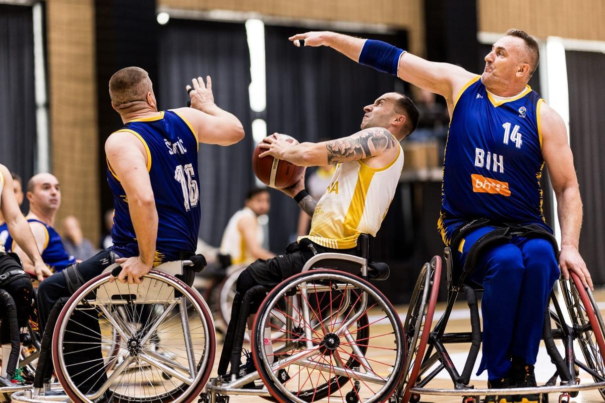 Julio Vilas, ante Bosnia.