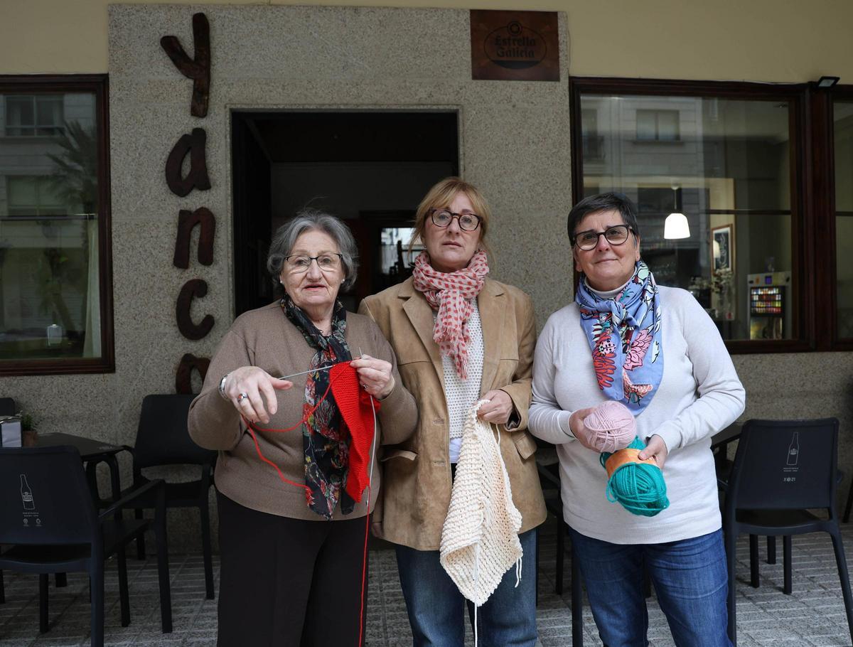 Pilar Muñoz, a la derecha, con Rosa Lores (a su dcha.) y Aurora Blanco.
