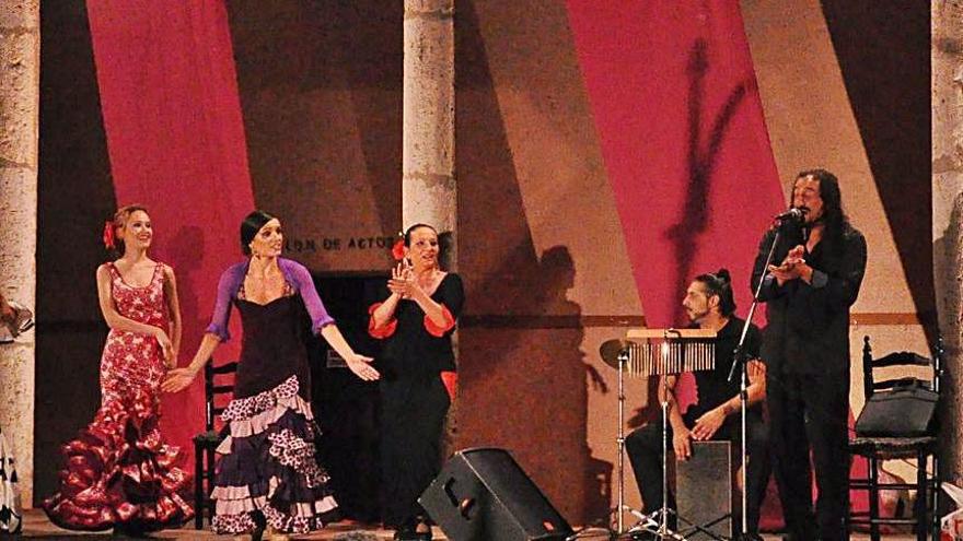 Carmen Ledesma presenta &quot;Mi manera de sentir&quot; en la plaza de la Catedral de Zamora