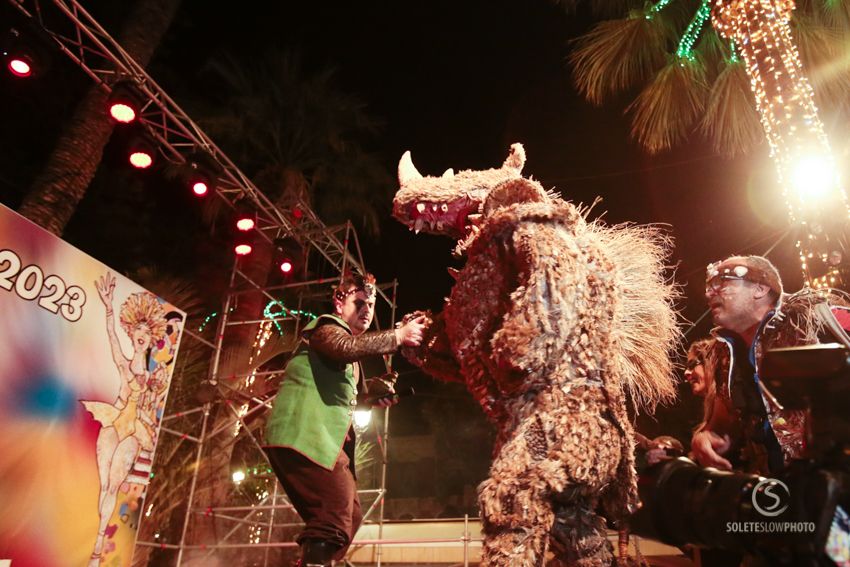 Suelta de la Mussona en el Carnaval de Águilas