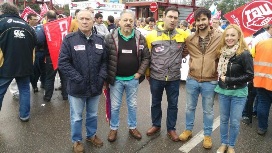 A la derecha, Mayka Barros en la manifestación de los trabajadores de Arcelor.