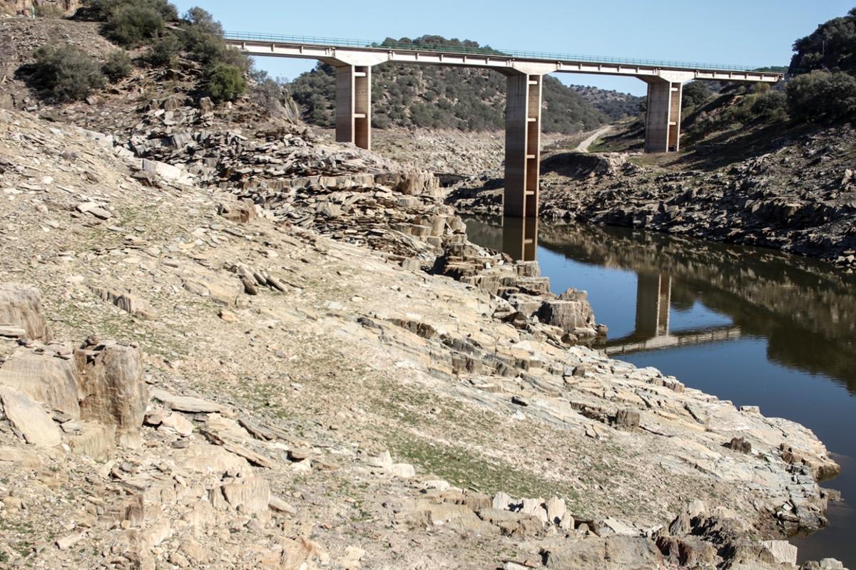 Galería | Así es el trasvase desde el río Almonte hasta el Guadiloba de Cáceres
