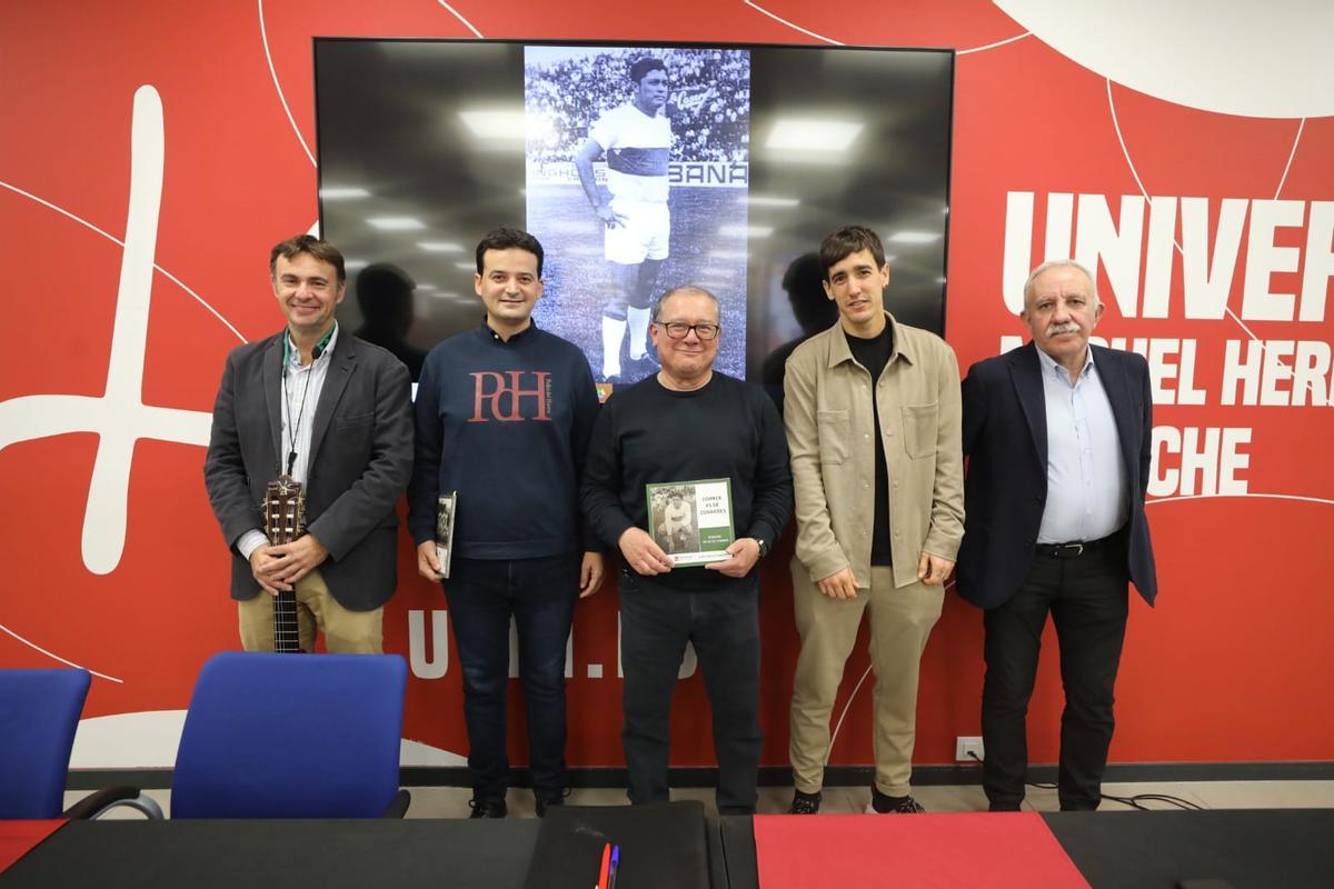 Edgar Badia asistió a la presentación del libro escrito por Juan Carlos Romero