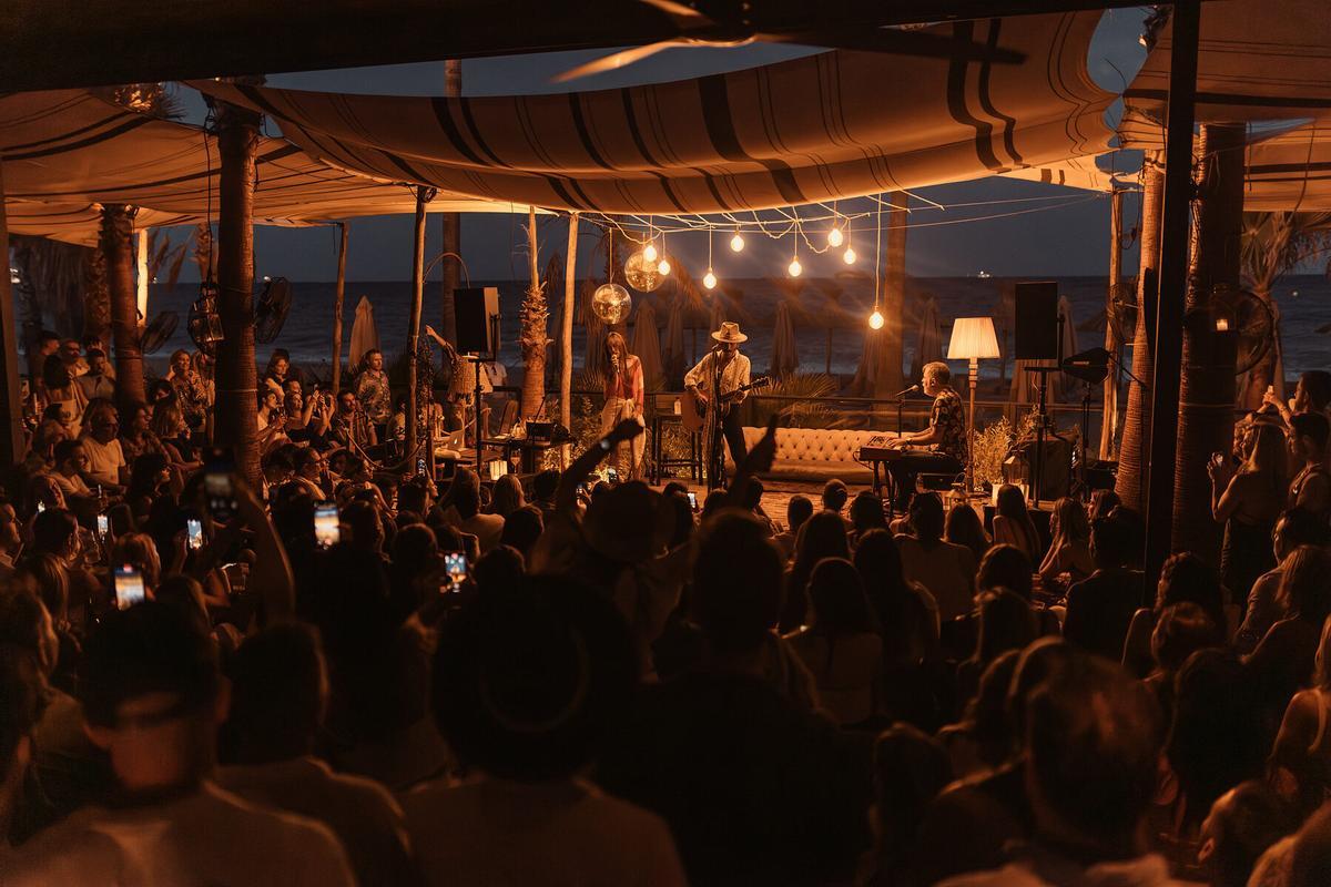 La música es uno de los pilares de Playa Soleil, uno de los mejores beach club de Ibiza.