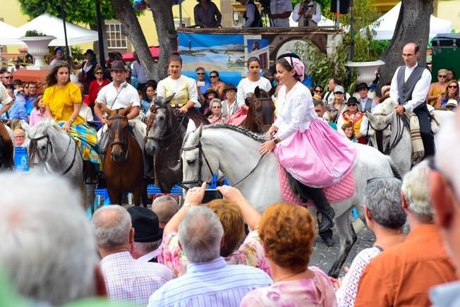 Procesion y Romeria por las Fiestas de las ...