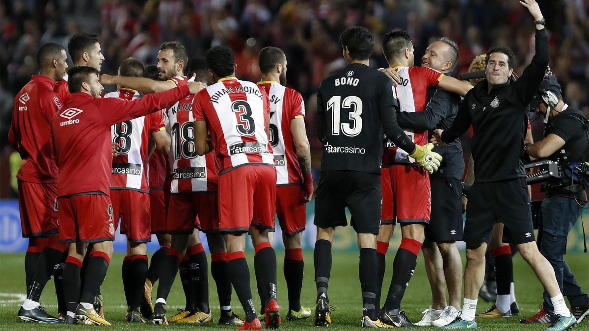 Los jugadores del Girona celebran su victoria ante el Real Madrid