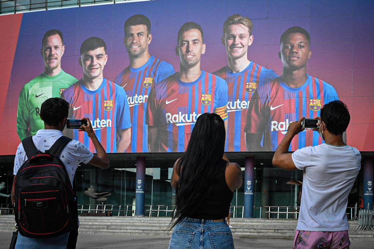 El mural del Barça en el Camp Nou con Busquets, Piqué, Ansu Fati, Pedri, De Jong y Ter Stegen.