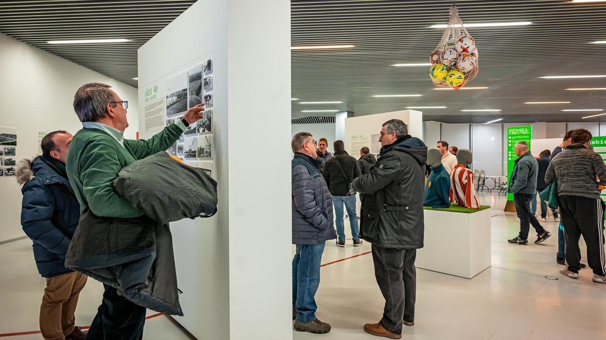 Inauguración de la exposición 'Zaragoza, el fútbol en e_volución' en Etopía