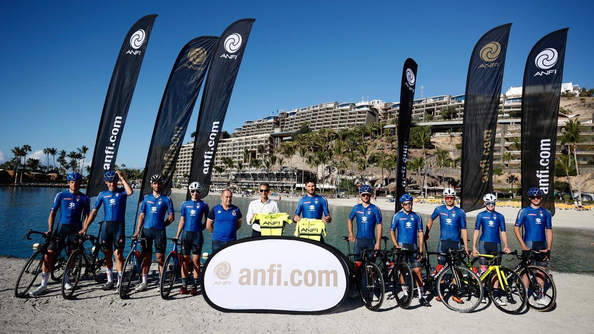 La selección italiana de ciclismo entrena en Gran Canaria