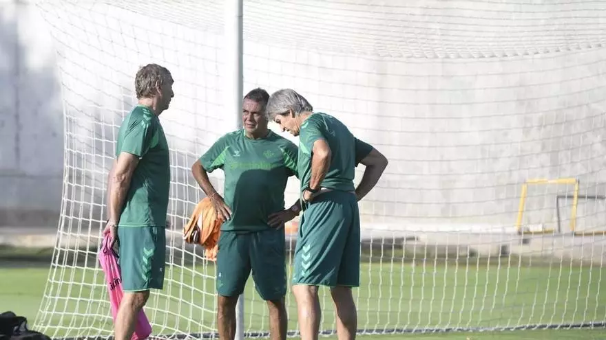 Vídeo | Manuel Pellegrini vuelve a dirigir el entrenamiento del Betis y Bellerín regresa a dos días del debut en Liga contra la Real Sociedad