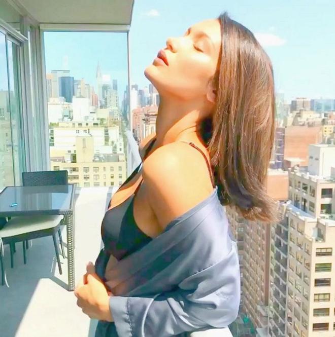Bella Hadid se felicita a sí misma