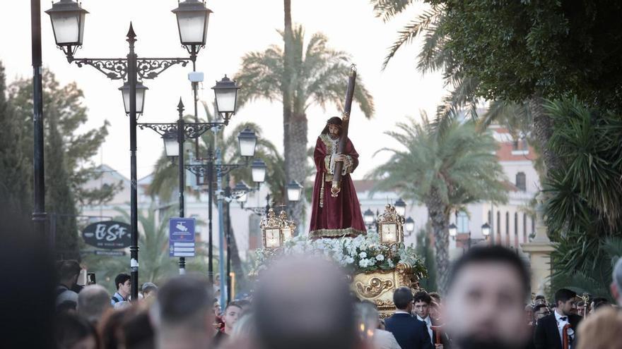El Cristo de los Toreros es llevado hoy de su convento en el Malecón a San Nicolás para salir en la procesión del Viernes de Dolores