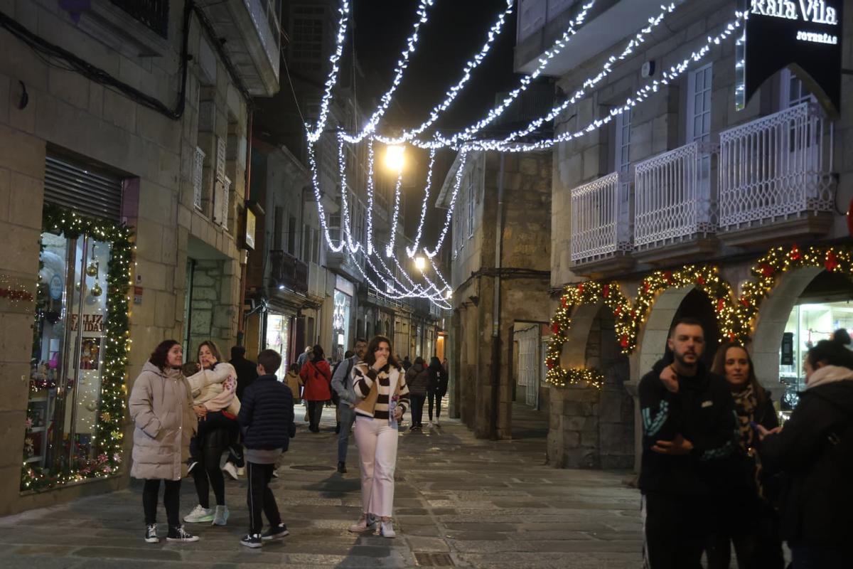 Iluminación en una calle de Caldas