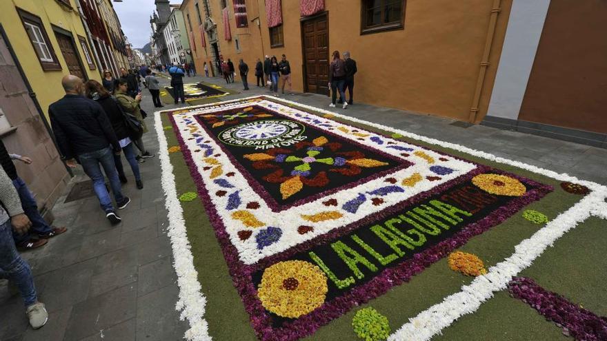 Una de las alfombras del Corpus lagunero, en una de sus últimas ediciones.