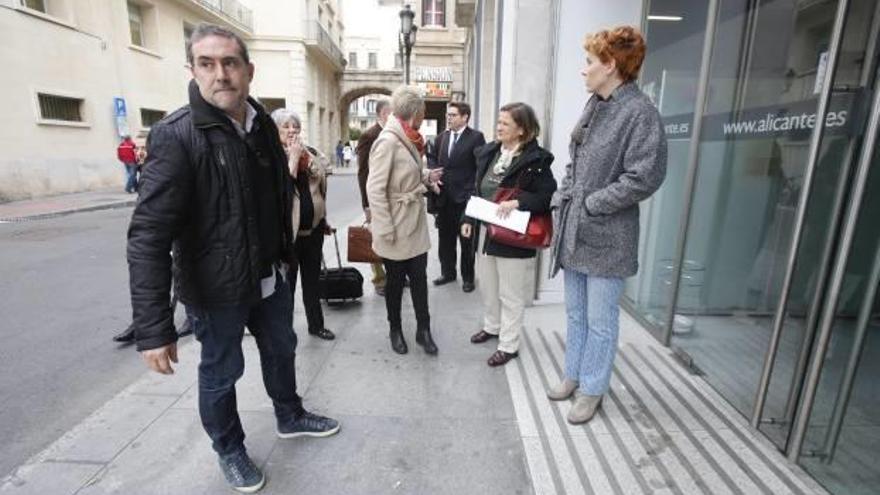 Pavón cede para rebajar la tensión y atenúa la reducción de las terrazas en Gabriel Miró