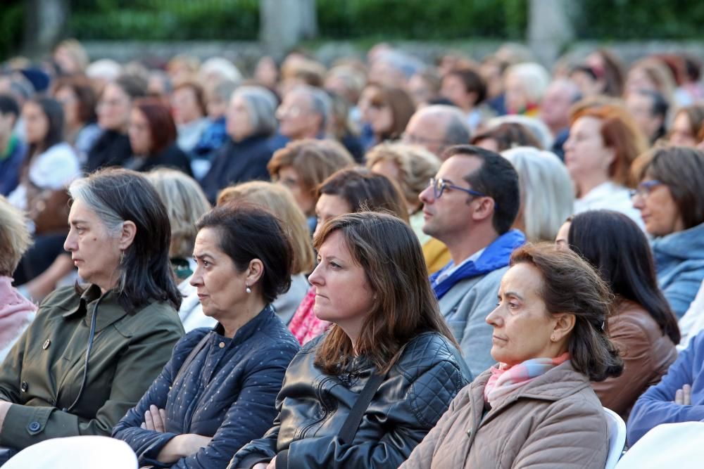 La emisión de la ópera al aire libre, impulsada por FARO DE VIGO con la colaboración del Concello, llenó el pazo de Castrelos