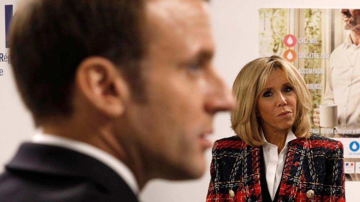 ecarrasco41148713 french president emmanuel macron and his wife brigitte talk 180617164108