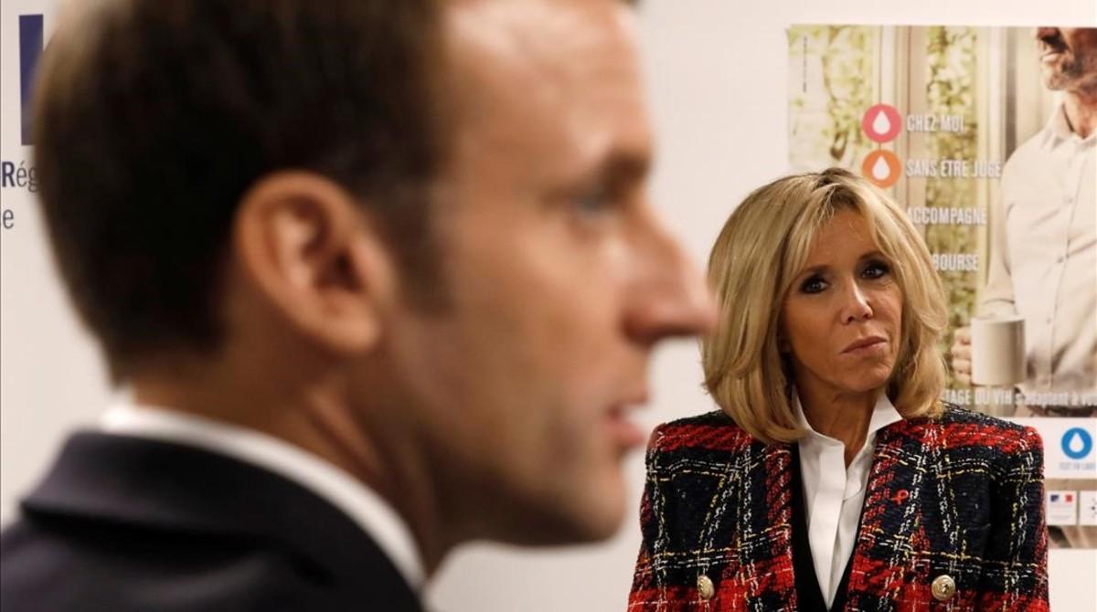 ecarrasco41148713 french president emmanuel macron and his wife brigitte talk 180617164108