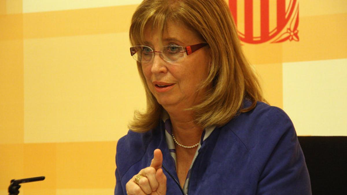 La 'consellera' d'Ensenyament, Irene Rigau, en rueda de prensa.