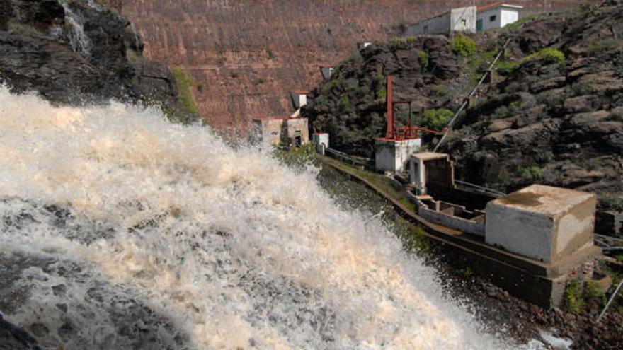 Industria se reúne con Red Eléctrica para analizar los avances del proyecto de bombeo de Chira-Soria