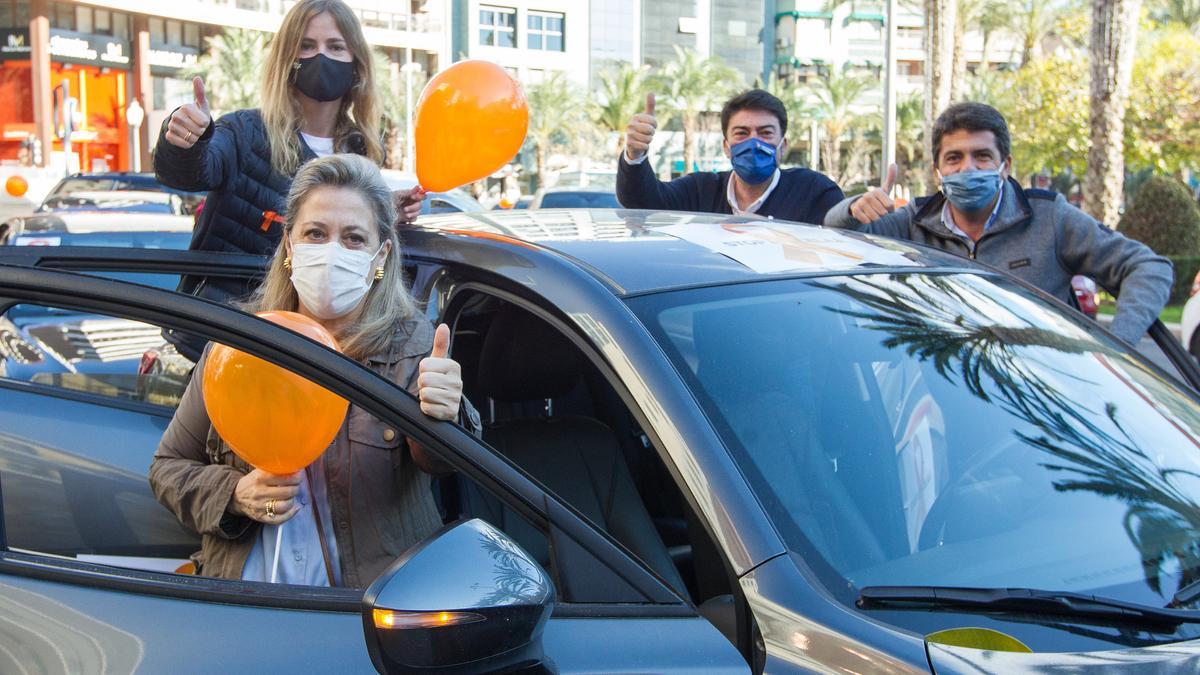 La protesta contra la ley Celaá llena de coches el centro de Alicante