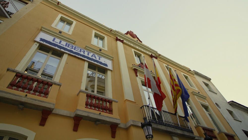 Taquen la pancarta a favor dels presos indenpendentistes a Blanes