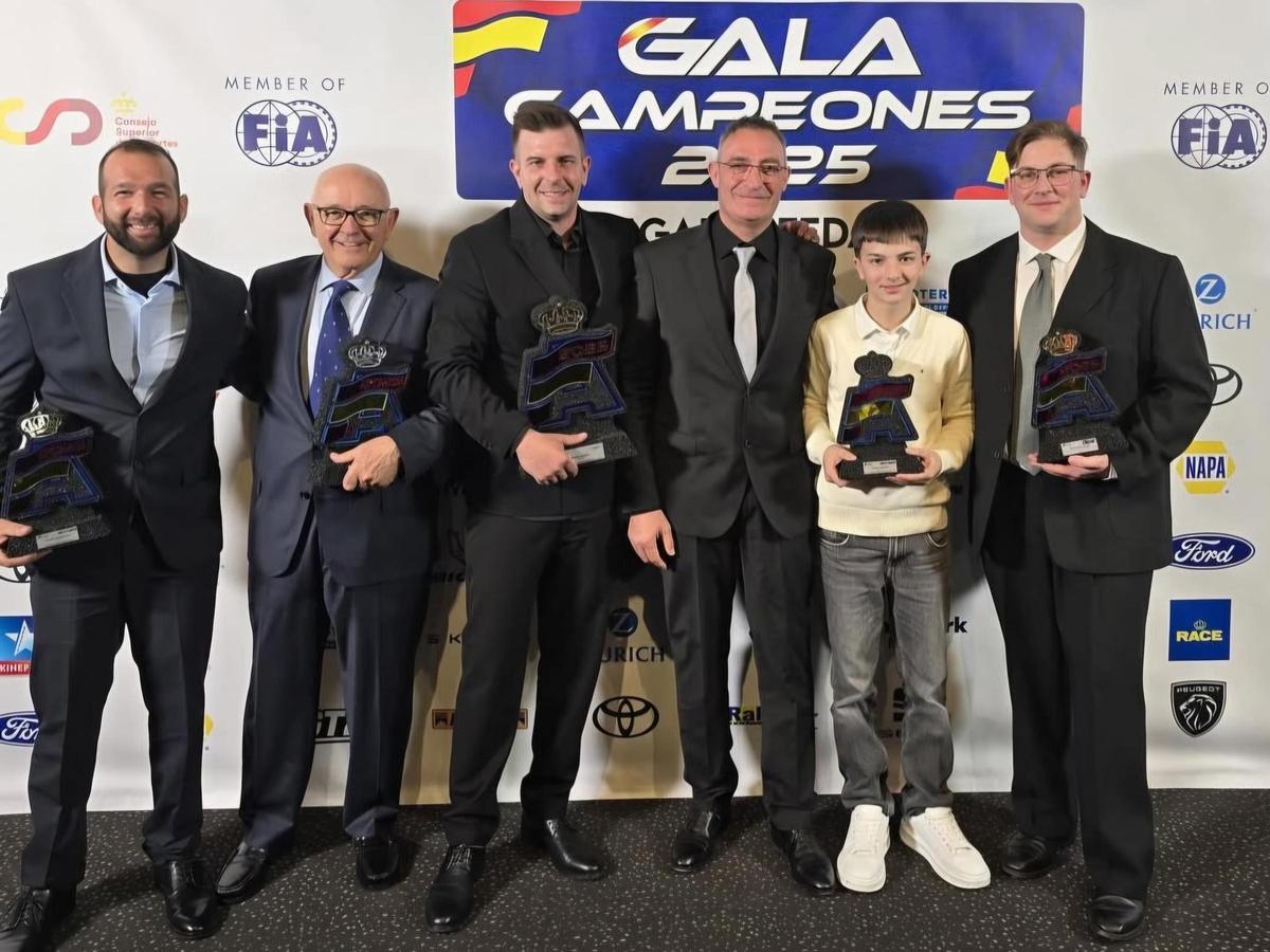 Varios de los representante de Baleares peremiados en la Gala RFEDA