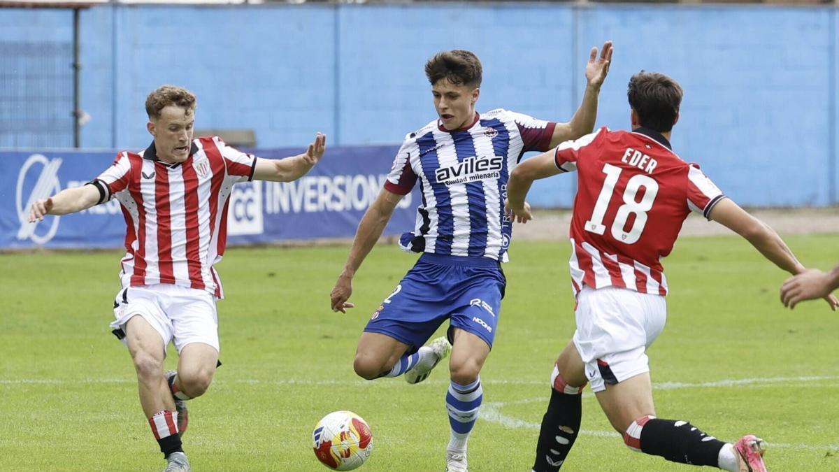 Guzmán Ortega, durante un Avilés-Bilbao Athletic de la pasada temporada.