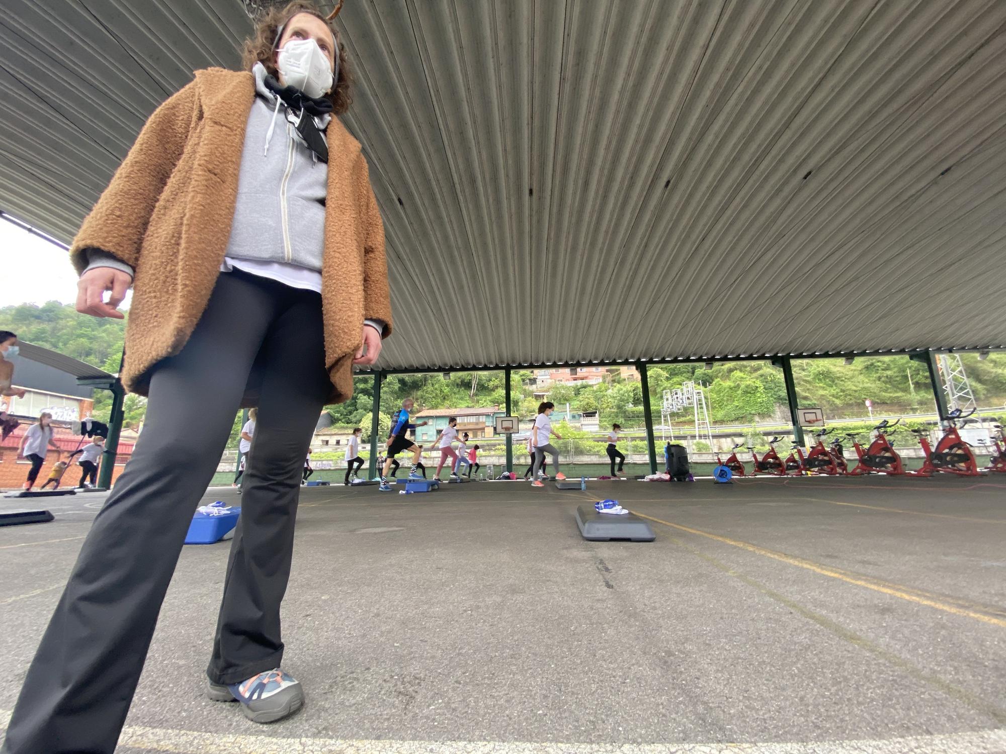 Nuria Casiano, en la cancha del colegio José Bernardo.