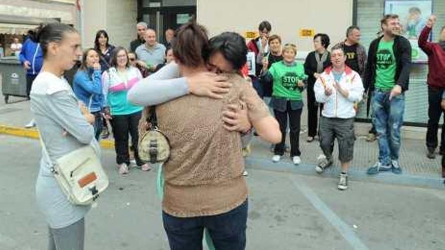 Un banco estudiará una dación en pago tras una protesta dentro de la oficina