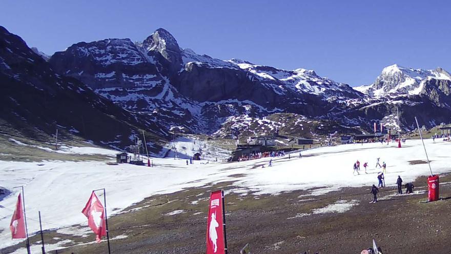 La &#039;primavera&#039; de enero amarga la semana a las estaciones de esquí en Aragón