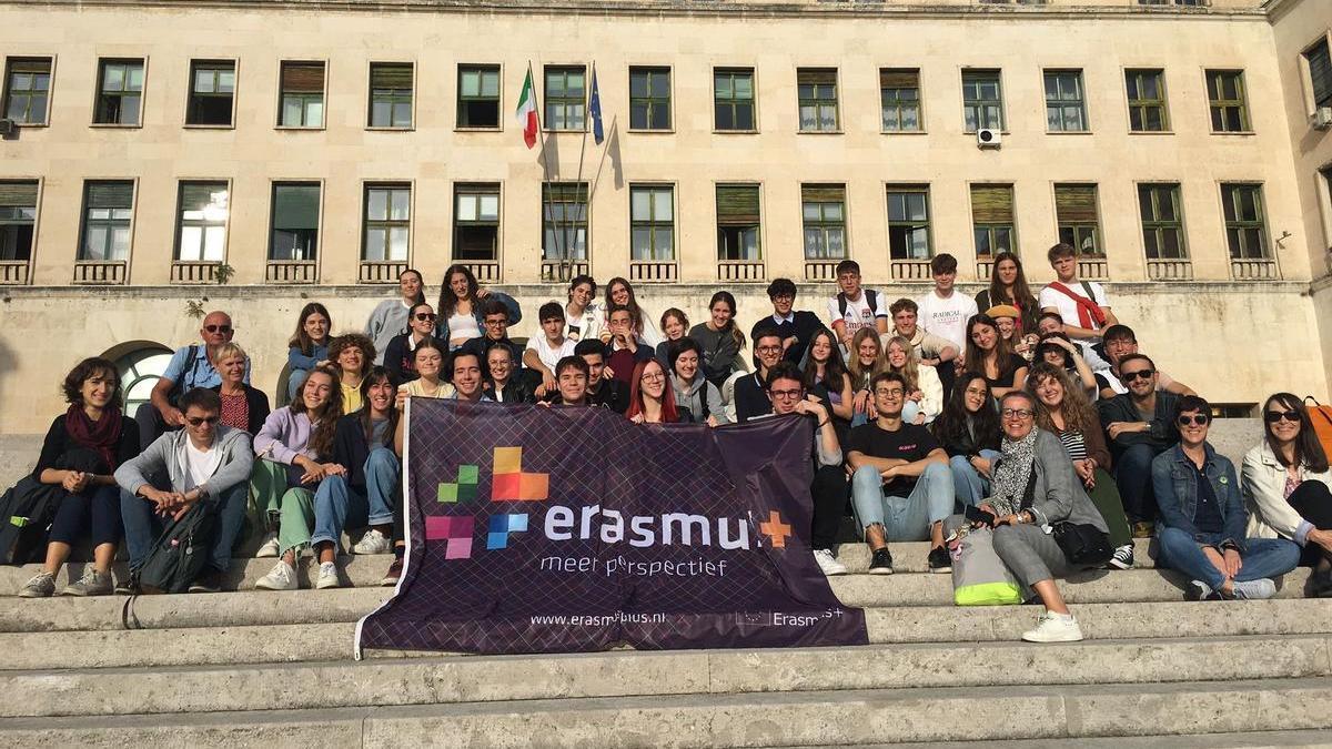 Los estudiantes del instituto zaragozano en Trieste (Italia) en una de sus recientes expediciones con Erasmus+.