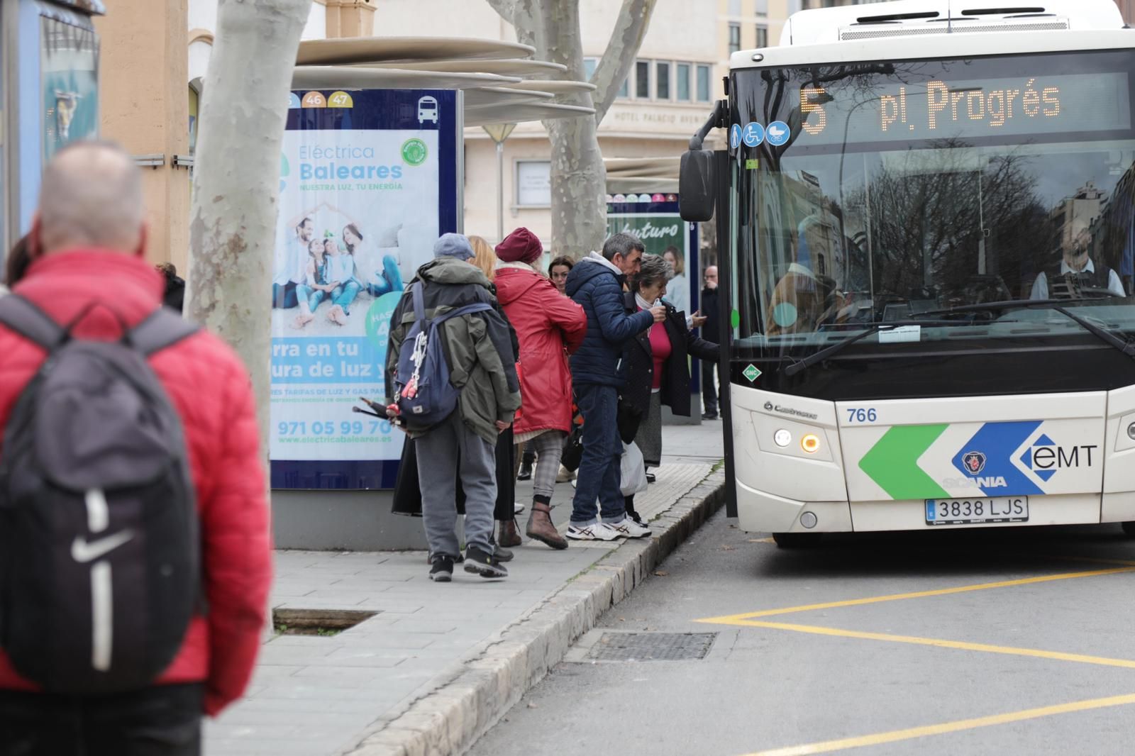 Las mascarillas ya no son obligatorias en el transporte público