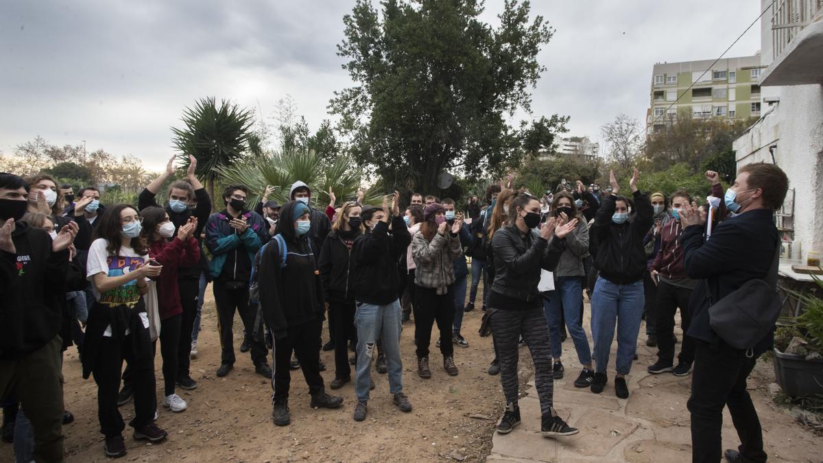 Desalojo y cargas policiales en un casal okupa en Benimaclet