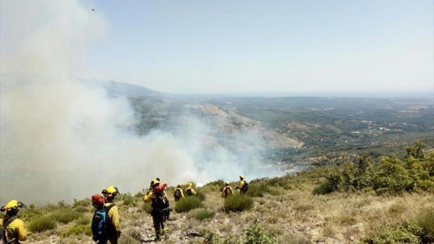 El Infoex da por controlados los incendios de Garganta de la Olla y Santibáñez el Alto