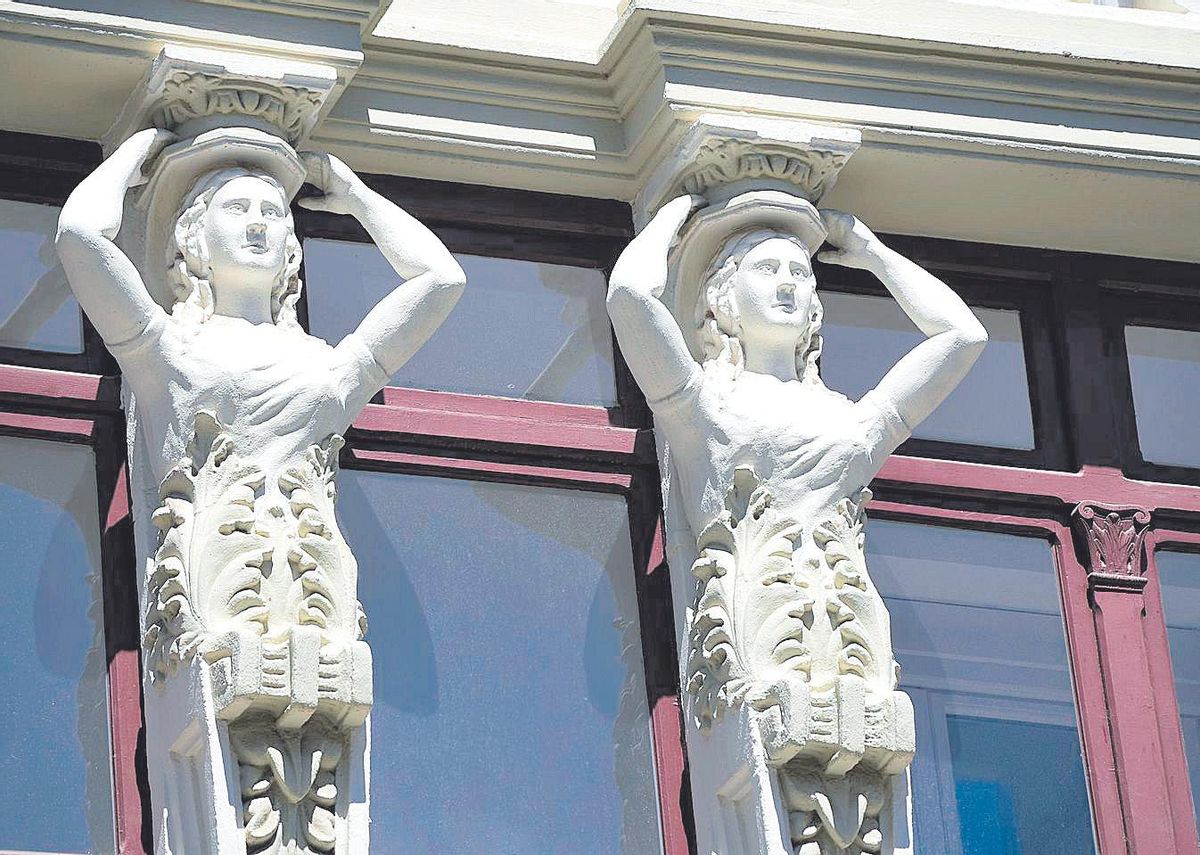 Detalle del edificio conocido como Las Cariátides.