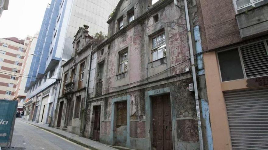 Los dos edificios en ruinas de la calle Buenavista.